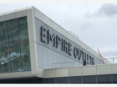 STATEN ISLAND: Empire Outlets Enters Foreclosure