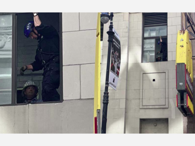 GREENWICH VILLAGE: New York City Police Stop Suicide Building Jumper