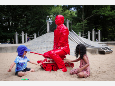 CENTRAL PARK: Statue of Russian President Vladimir Putin Appears In New York City